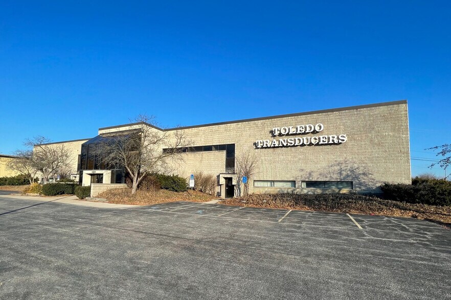 More Photos Of 6834 Spring Valley Dr, Holland Office For Sale