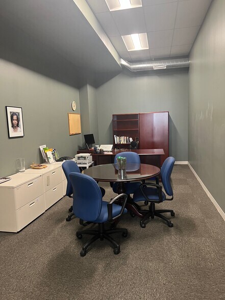 More Photos Of 3131-3143 N Lincoln Ave, Chicago Office For Lease