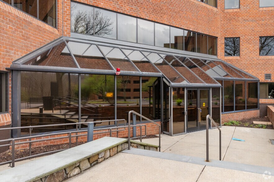 More Photos Of 70 Walnut St, Wellesley Office For Lease