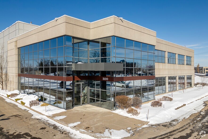 Primary Photo Of 1600-1660 Av 32e, Montréal Warehouse For Lease