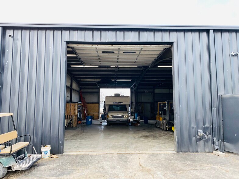 More Photos Of 24105 W 43rd St, Shawnee Service For Lease