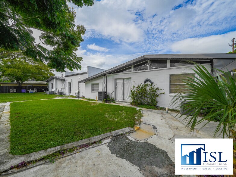 More Photos Of 2133-2145 Sarno Rd, Melbourne Freestanding For Lease