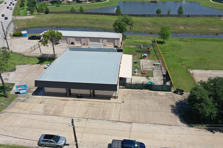 More Photos Of 3111 S Main St, Pearland Warehouse For Sale