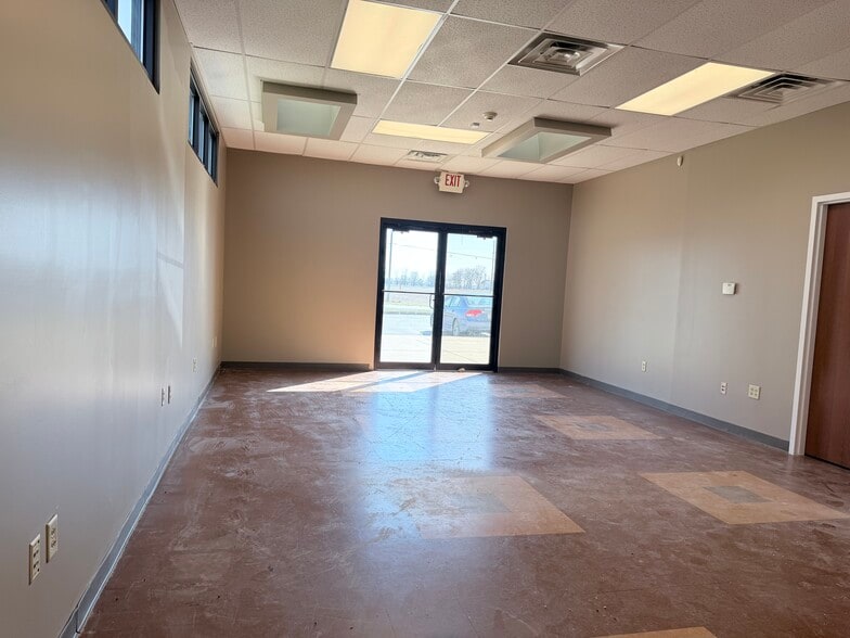 More Photos Of 150 N Prairie View Dr, Manteno General Retail For Sale