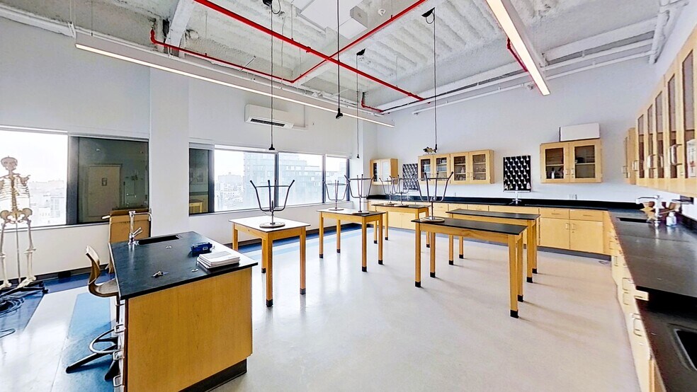 More Photos Of 297-299 N 7th St, Brooklyn Schools For Lease
