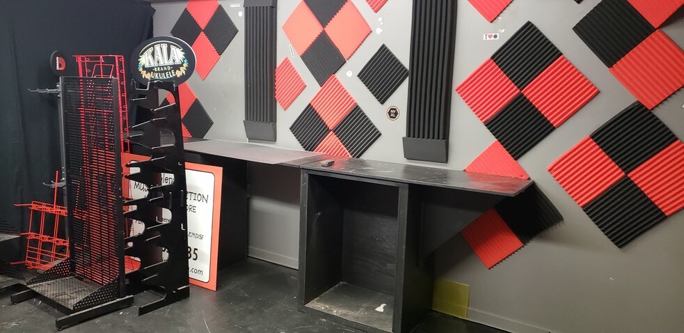 More Photos Of 10201 100th Ave, Fort Saskatchewan General Retail For Lease