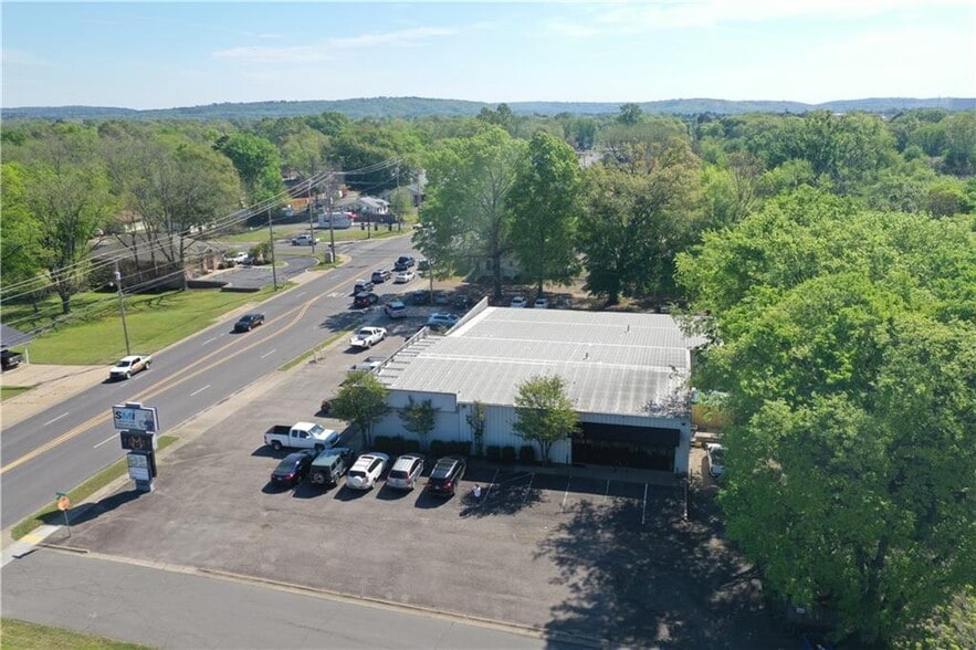 More Photos Of 302 E Parkway Dr, Russellville General Retail For Sale