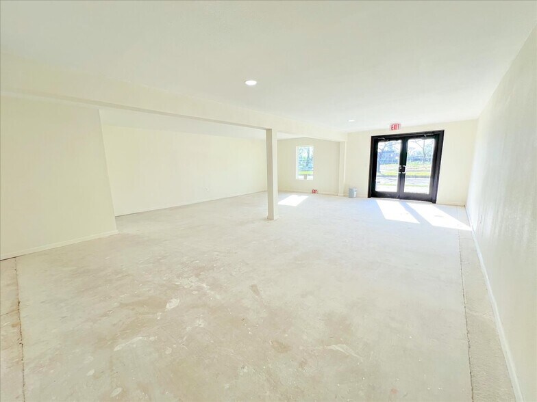 More Photos Of 7704 Irvington Blvd, Houston General Retail For Lease