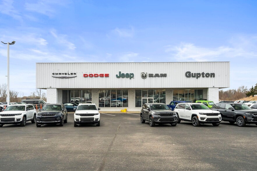 More Photos Of 3450 Tom Austin Hwy, Springfield Auto Dealership For Lease