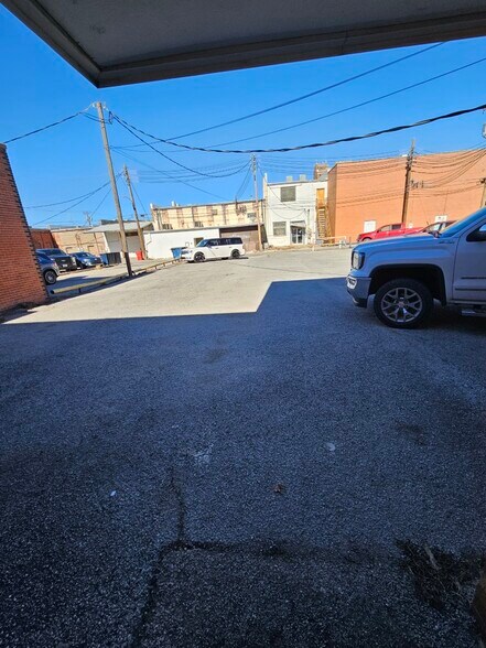 More Photos Of 220 W Broadway Ave, Enid Storefront For Sale