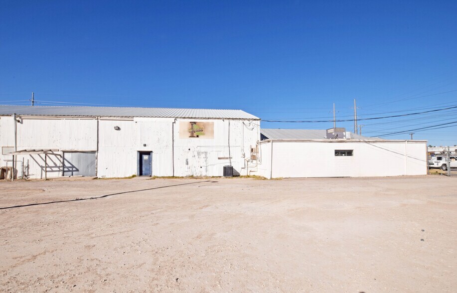 More Photos Of 302 Industrial Ave, Odessa Warehouse For Sale