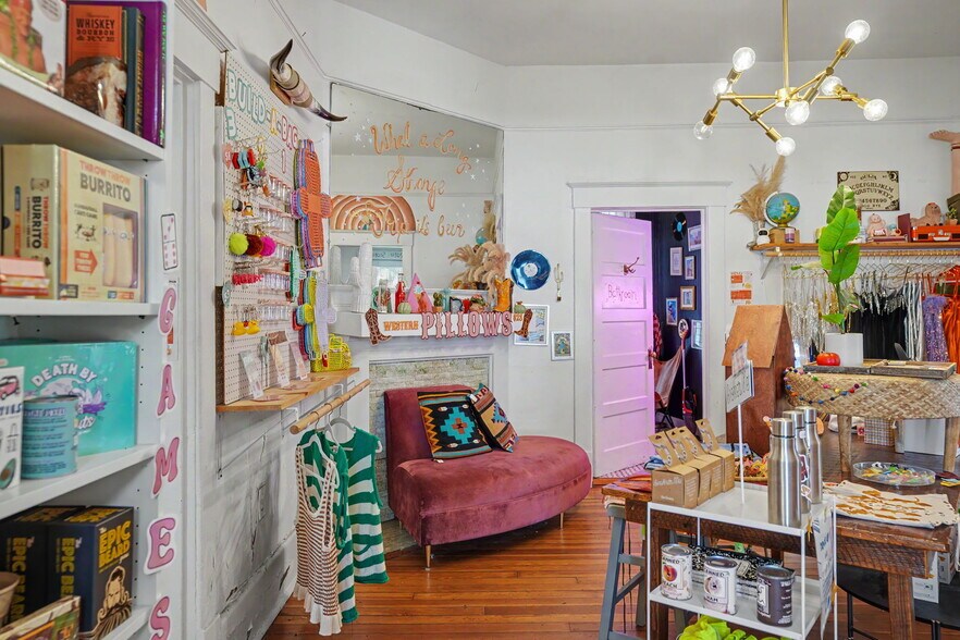 More Photos Of 17 W 41st St, Savannah Freestanding For Sale