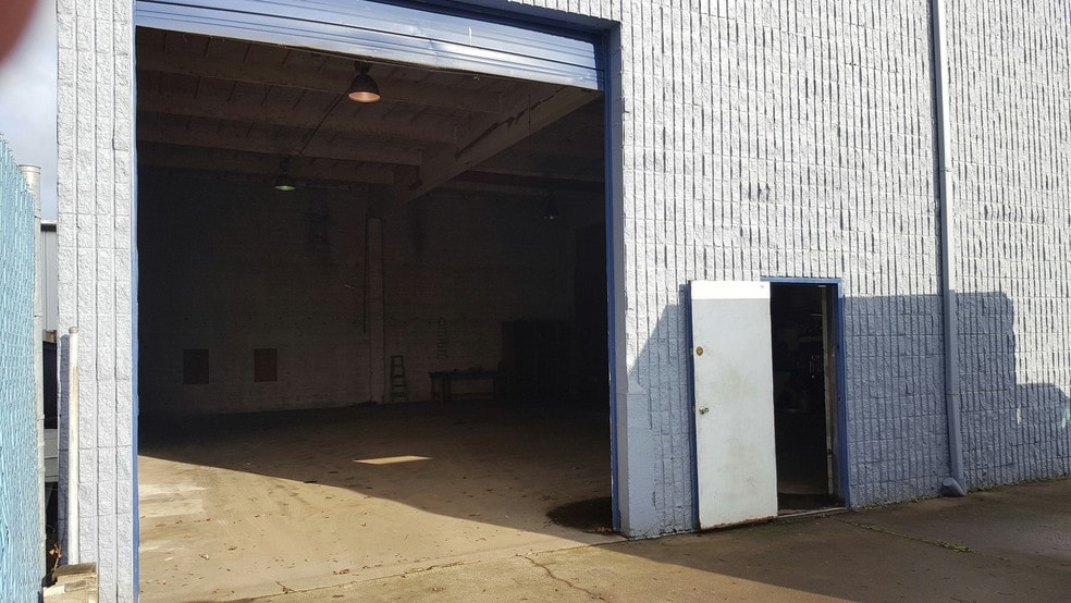 More Photos Of 251 NE Kilpatrick St, Portland Warehouse For Lease