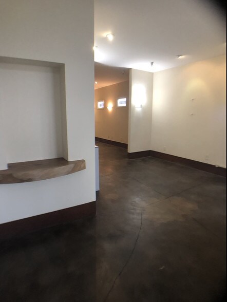 More Photos Of 220 Windsor River Rd, Windsor Apartments For Sale