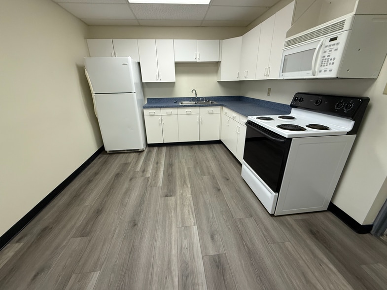 More Photos Of 3150-3160 Magic Hollow Blvd, Virginia Beach Loft Creative Space For Sale
