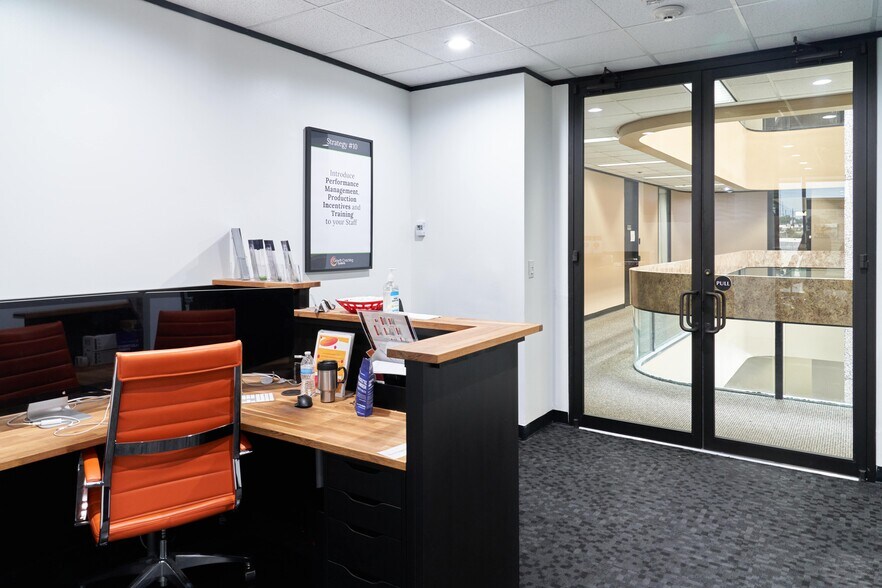 More Photos Of 6100 Corporate Dr, Houston Medical For Sale