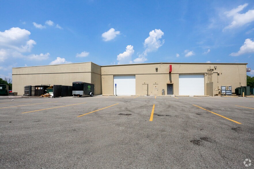 More Photos Of 557-569 S Main St, Englewood Unknown For Lease