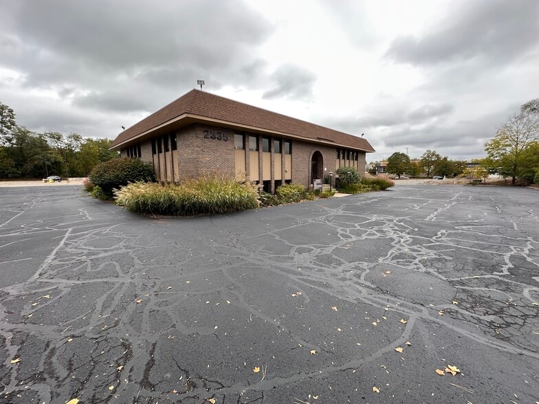 More Photos Of 2335 Burton St Se, Grand Rapids Medical For Lease
