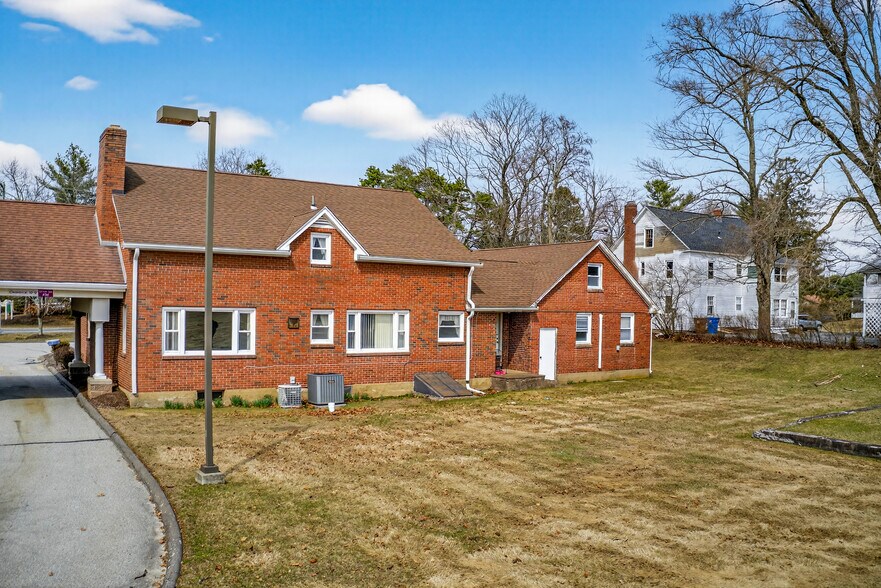 More Photos Of 62 Hyde Ave, Vernon Storefront Retail Office For Lease