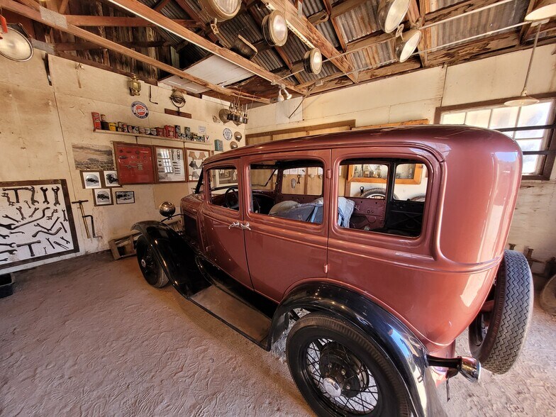 More Photos Of 331 W Rockspring Ln, Benson Movie Radio TVStudio For Sale