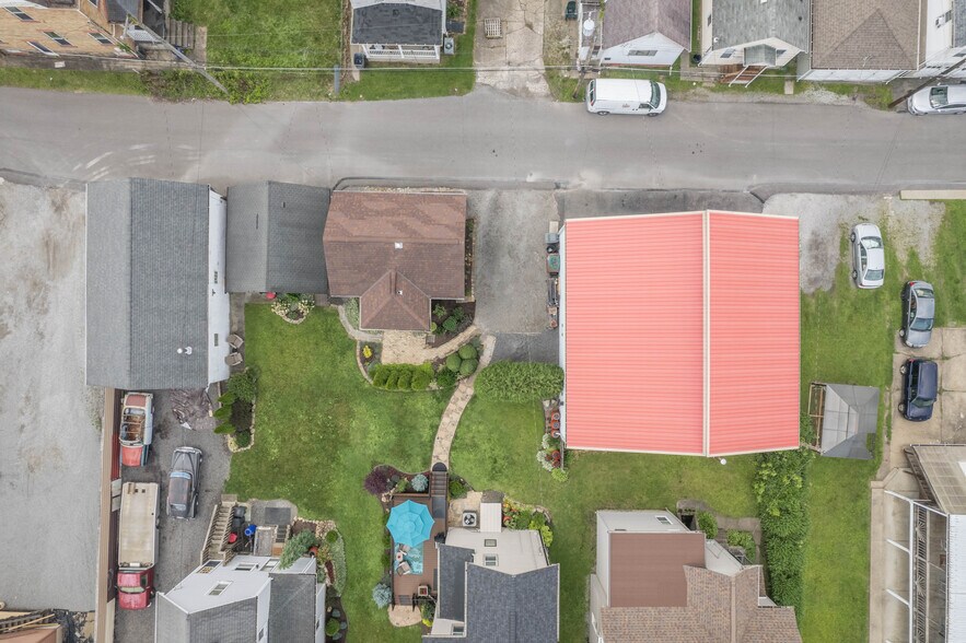 More Photos Of 1516 Pine Way, Coraopolis Showroom For Sale