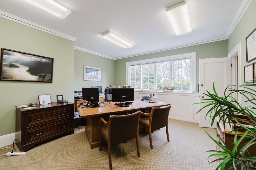 More Photos Of 2165 SW Main St, Portland Office For Sale