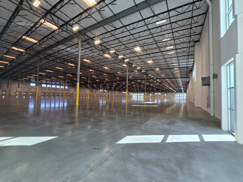 More Photos Of 23840-23842 Rider St, Perris Distribution For Lease
