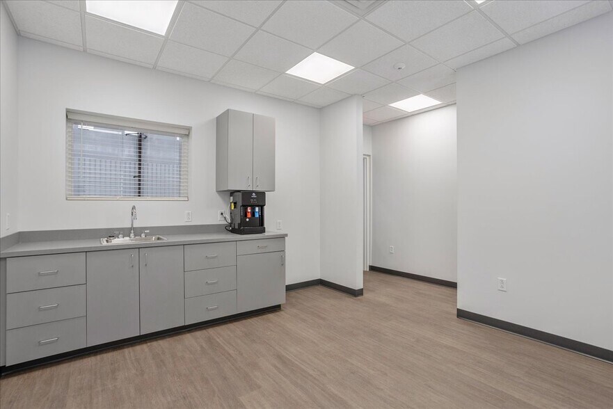 More Photos Of Mckinney Drive, Cheyenne Manufacturing For Lease