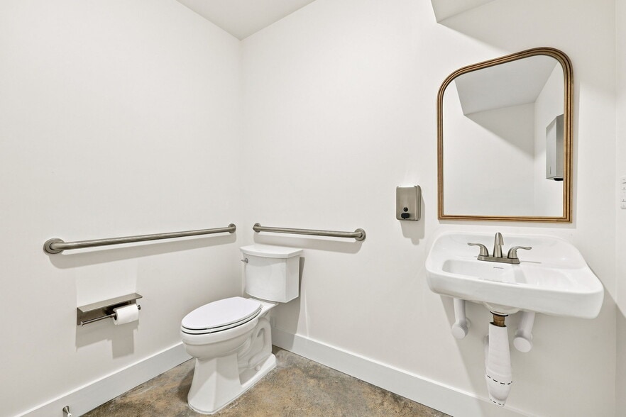 More Photos Of 112 Buckroe Ave, Hampton Storefront Retail Residential For Sale