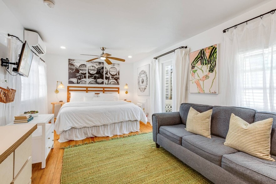 More Photos Of 1117 Duval St, Key West Hospitality For Sale