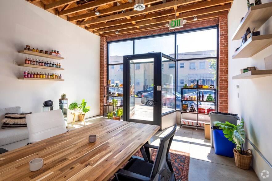 More Photos Of 1005 N Madison Ave, Los Angeles Storefront Retail Office For Lease