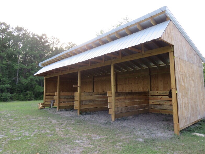 More Photos Of 4013 Thomas Rd, Little River Horse Stables For Sale