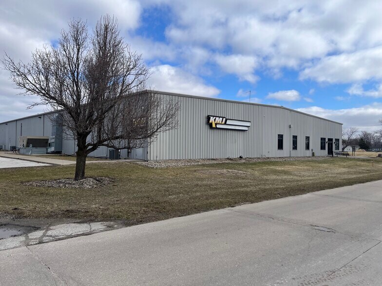 More Photos Of 107 Industrial Park Rd, Story City Warehouse For Sale