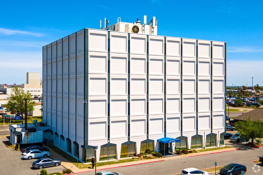 More Photos Of 1044 SW 44th St, Oklahoma City Medical For Sale