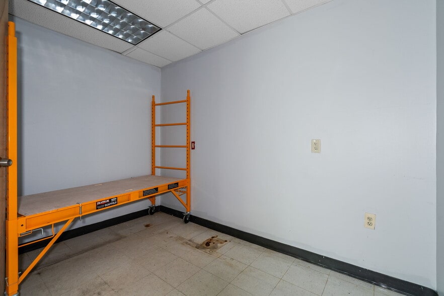 More Photos Of 4 Corwin Ct, Newburgh Medical For Sale