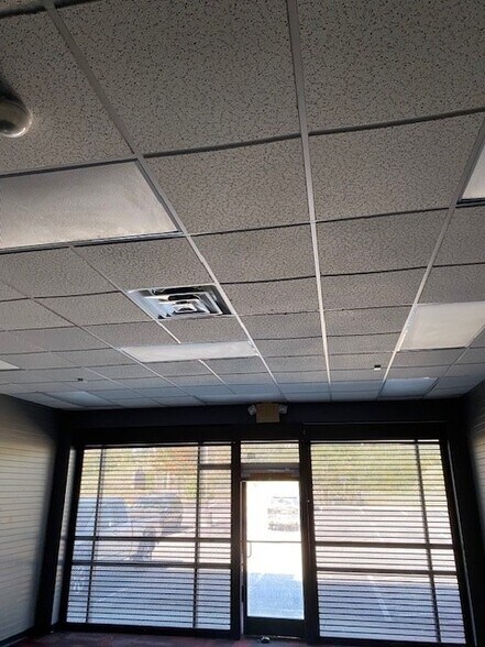 More Photos Of 198 Commonwealth Dr, Wytheville Storefront Retail Office For Lease