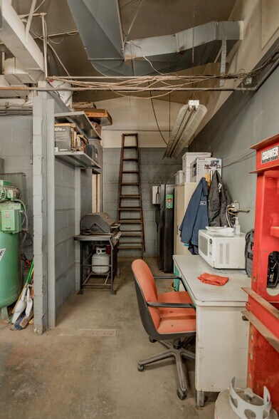 More Photos Of 34655 E Michigan Ave, Wayne Auto Repair For Sale