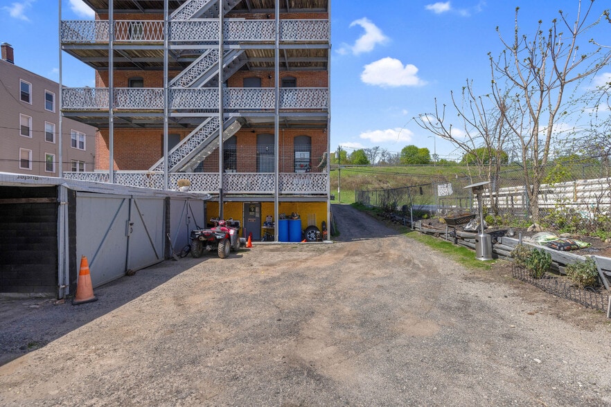 More Photos Of 197 S Leonard St, Waterbury Apartments For Sale