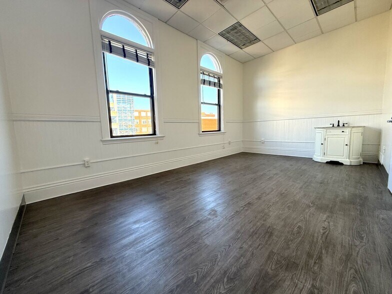 More Photos Of 5 Warren St, Concord Storefront Retail Office For Lease