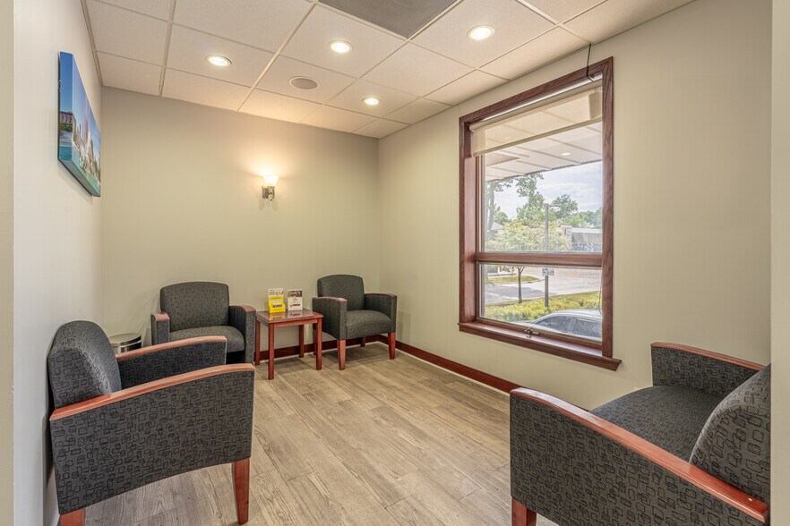 More Photos Of 401 N York St, Elmhurst Medical For Lease