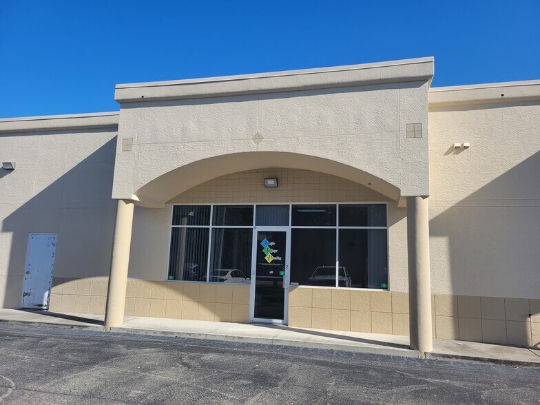 More Photos Of 17131 Alico Center Rd, Fort Myers General Retail For Sale