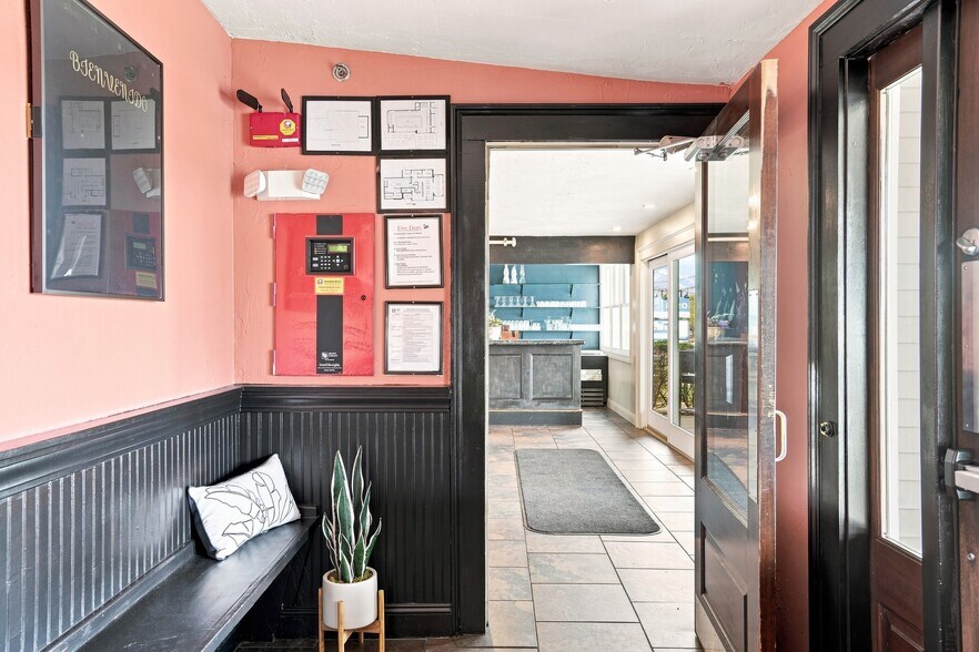 More Photos Of 170 Water St, Plymouth Storefront For Lease