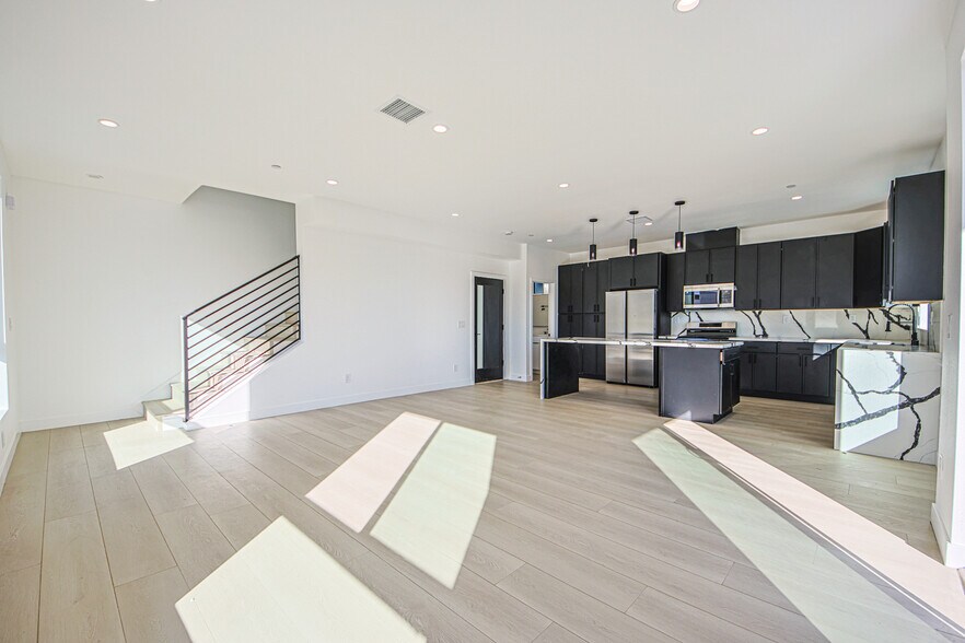 More Photos Of 5709 Auckland Ave, North Hollywood Apartments For Sale