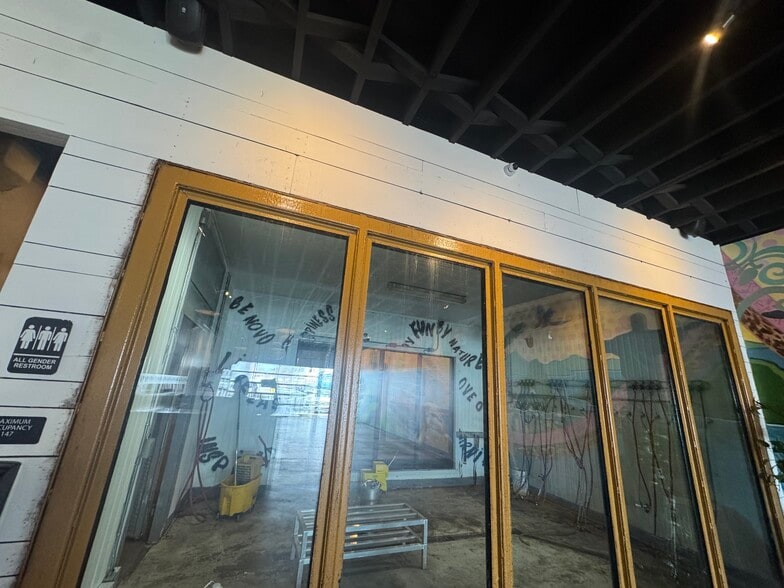 More Photos Of 4845-4847 Newport Ave, San Diego Storefront For Lease