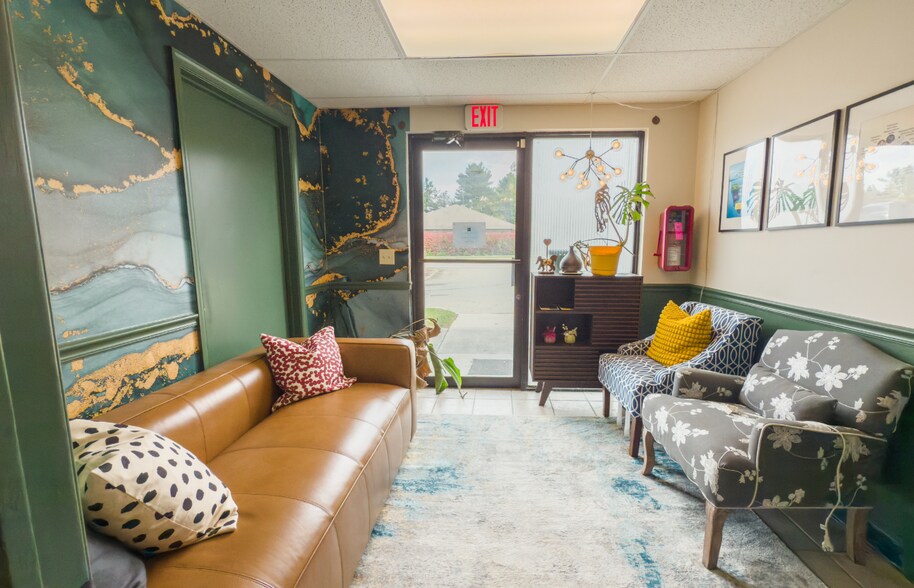 More Photos Of 2955 Market St, Christiansburg Office For Lease