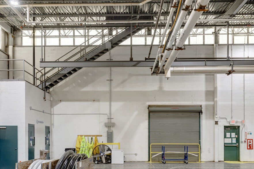 More Photos Of 359 Maple St, Gallatin Manufacturing For Sale