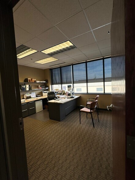 More Photos Of 24595 Groesbeck Hwy, Warren Office For Lease