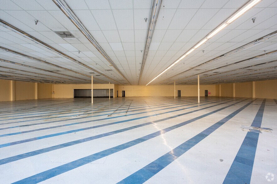 More Photos Of 3420-3456 W Lincoln Ave, Anaheim Unknown For Lease