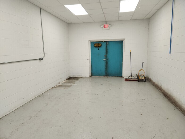 More Photos Of 929 Route 28, Kingston Light Manufacturing For Sale