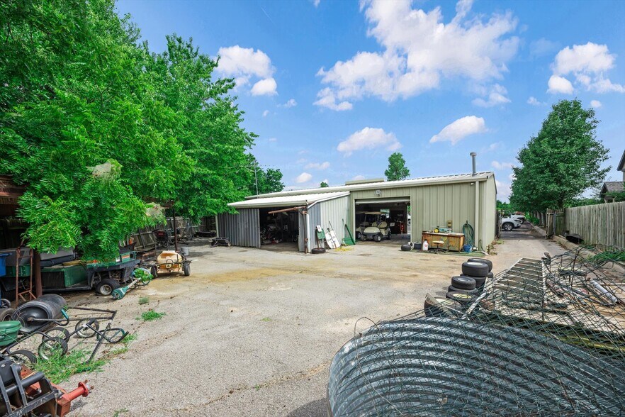 More Photos Of 355 E Pebble Creek Ter, Mustang Sports And Entertainment For Sale